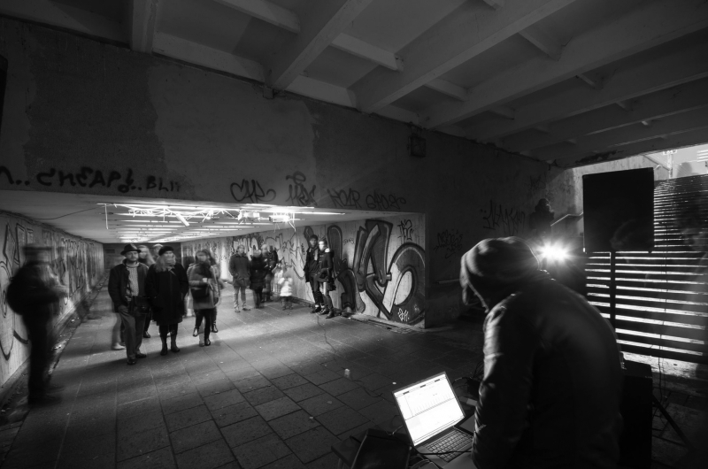 A.R.E.: underspace_K (Audio-Recycling'o Eksperimentas: pogrindžio erdvė_K), tęstinis ad_OS (Tomas Grunskis) garso meno projektas, 2013 m. lapkričio mėn. įvykęs ir Karoliniškių požeminėje perėjoje. Norbet Tukaj nuotr., 2013