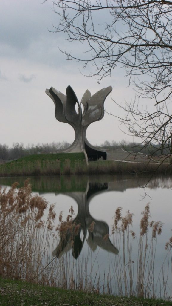 Memorialas koncentracijos stovyklų aukoms, Jasenovacas, 1966 m., Ivano Ristićiaus nuotrauka