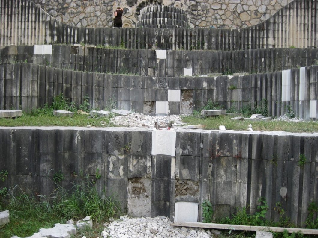 Partizanų nekropolis Mostare, Ivano Ristićiaus nuotrauka, 2009 m.