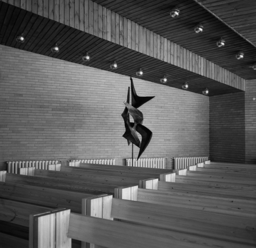 Kurtnos eksperimentinis paukštininkystės ūkio administracinio centro centrinė salė. Interjero architektai Väino Tammas ir Vello Asis, skulptorius Riho Kuldas. XX a. septasis deš.