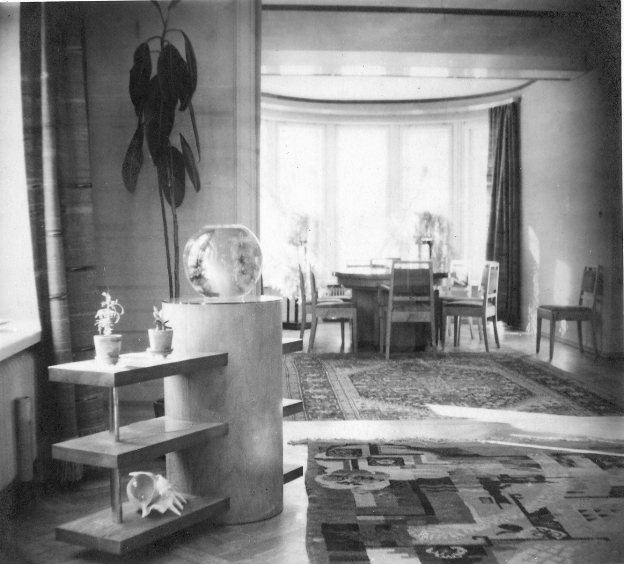 B. Kadako vilos interjerai: valgomasis ir poilsio kambarys, 1933-34 m.