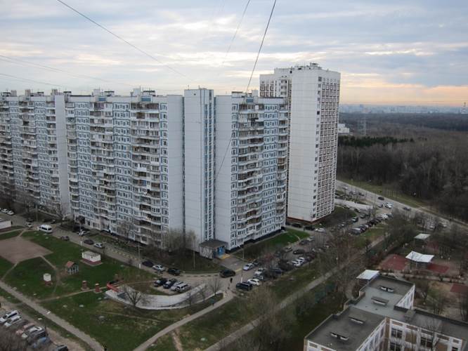 Vėlyvojo ir posovietinio laikotarpio paneliniai blokai Konkove, 1980m. Miles Glendinningo nuotr., 2013 m.