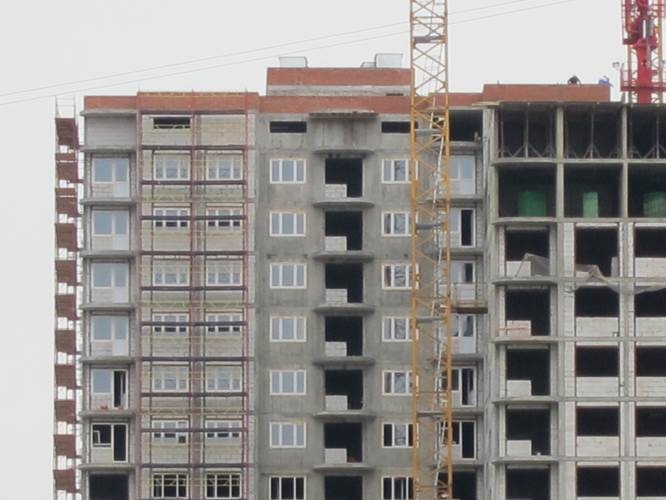 Posovietiniai paneliniai namai Maskovoje, naujo bloko statyba Michurinsky prospekte 2013 m. M. Glendinningo nuotr., 2013 m.