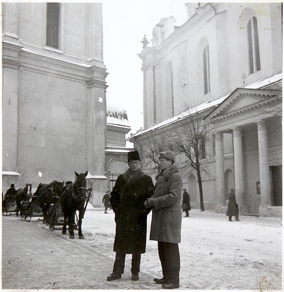 7. Architektai V. Landsbergis–Žemkalnis (kairėje) ir J. Kobzakowskis, Vilnius, 1943, Lietuvos literatūros ir meno archyvas