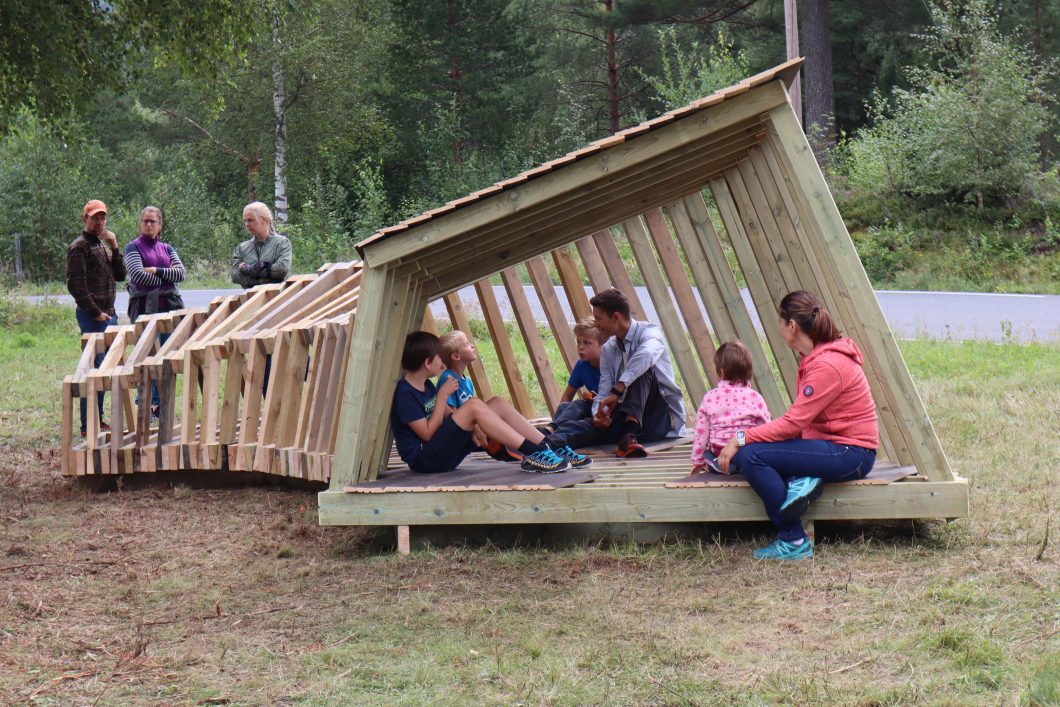 Keliaujančios architektūros dirbtuvės Rolage (Rollag), Norvegijoje. „MakersHub“ nuotr.